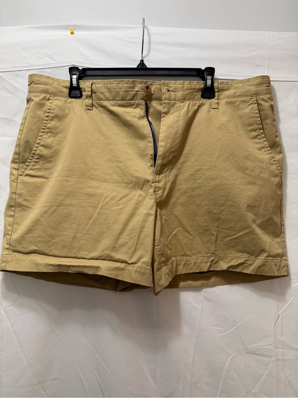 crown & ivy Men's Flat Front Shorts in Khaki